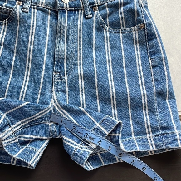 GAP Mom Jean Shorts 00 24 Blue White Striped Denim Pockets Cotton Mid 4” Inseam - Picture 13 of 14